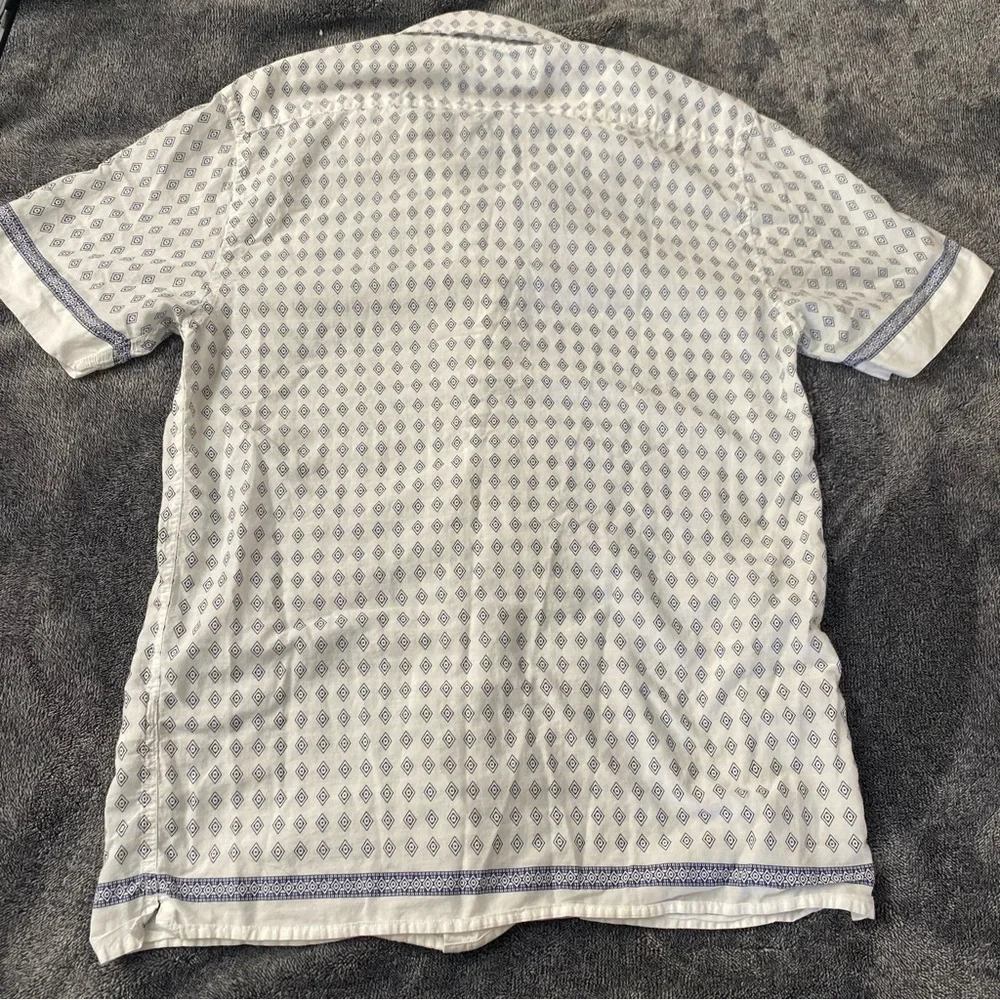 Banana Republic White and Blue Geometric Patterned 100% Cotton Button Down Shirt